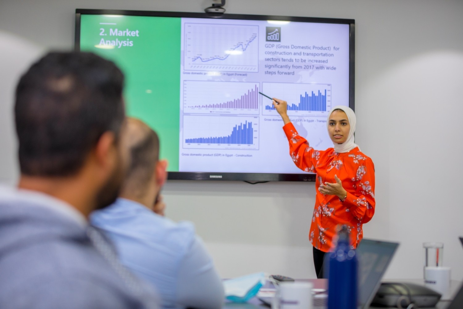 A U.Gro participant presenting a market analysis to her team